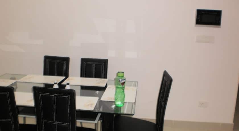 Honey Hospitality Service Apartments Bule Ridge, Pune 5